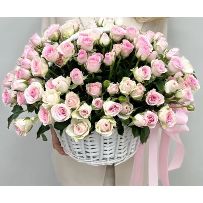 Корзина из 25 кустовых роз
