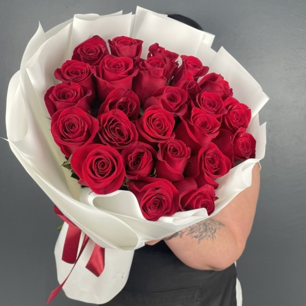 Букет из 21 розы "Люблю тебя" красный